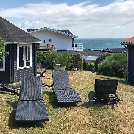 Three-bedroom In Allinge-Sandvig