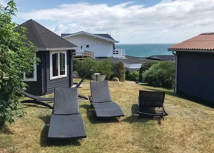 Three-bedroom In Allinge-Sandvig